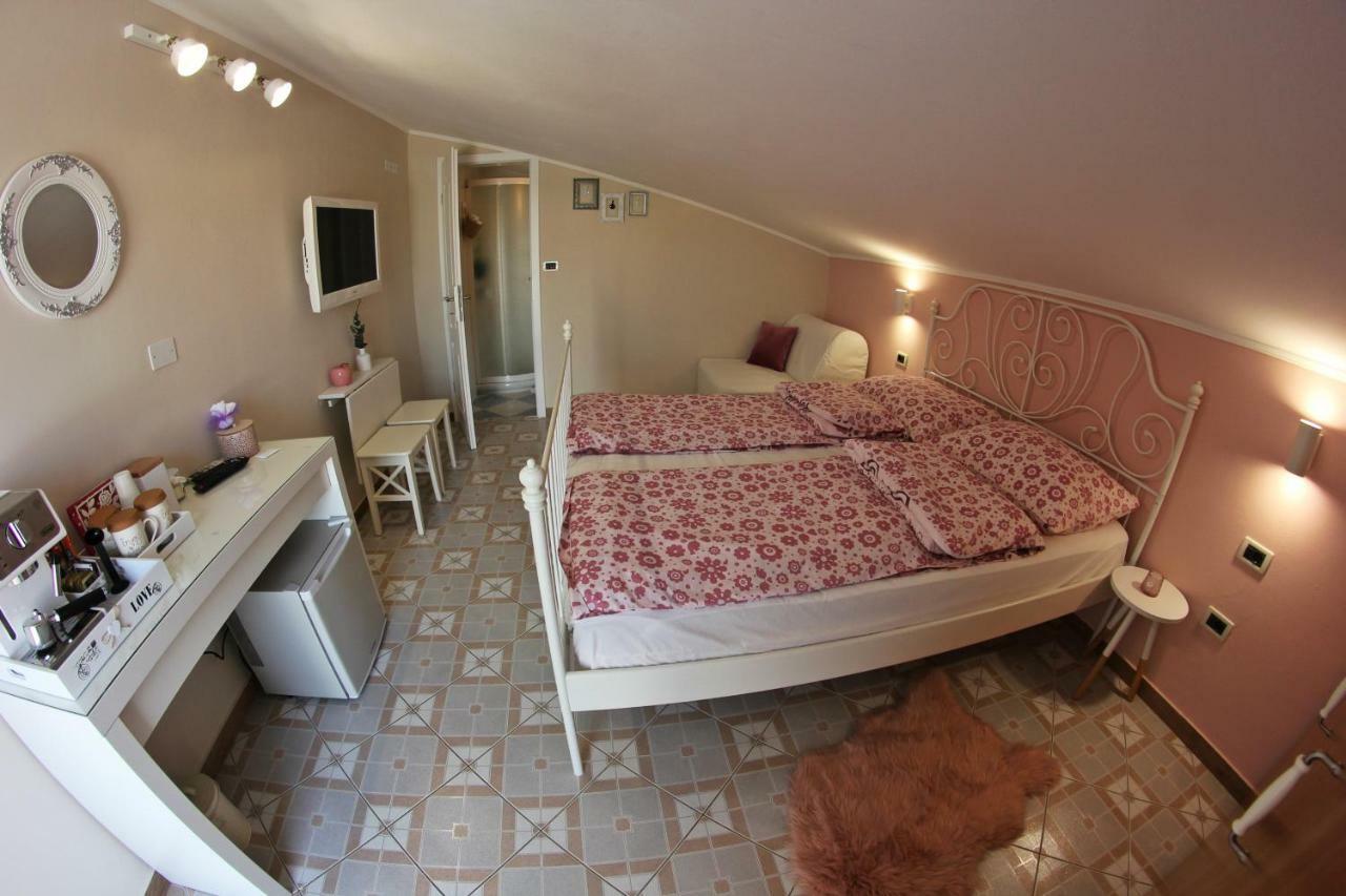 Room And Apartment Doris Lovrecica  Exterior photo