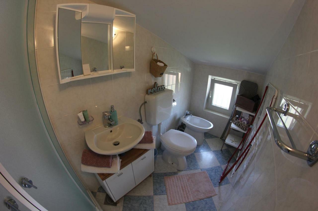 Room And Apartment Doris Lovrecica  Exterior photo