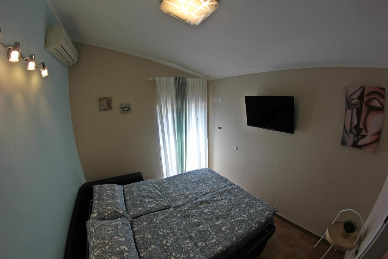 Room And Apartment Doris Lovrecica  Exterior photo